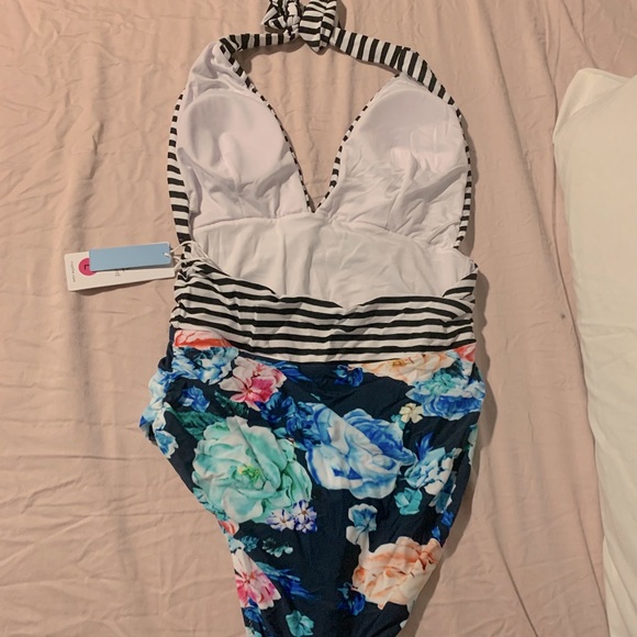 Cupshe halter bathing suit - Picture 2 of 2